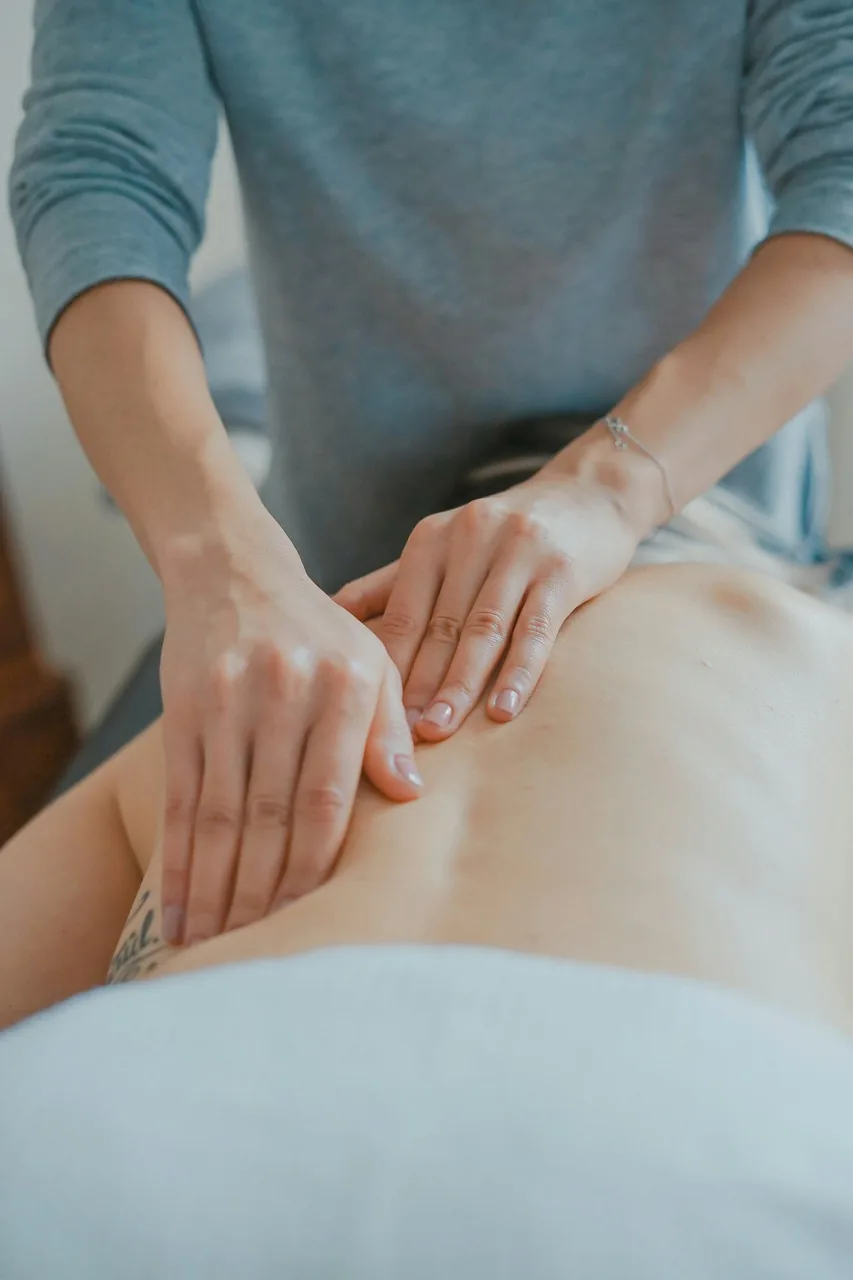 Behandeling van een volwassene door een osteopaat